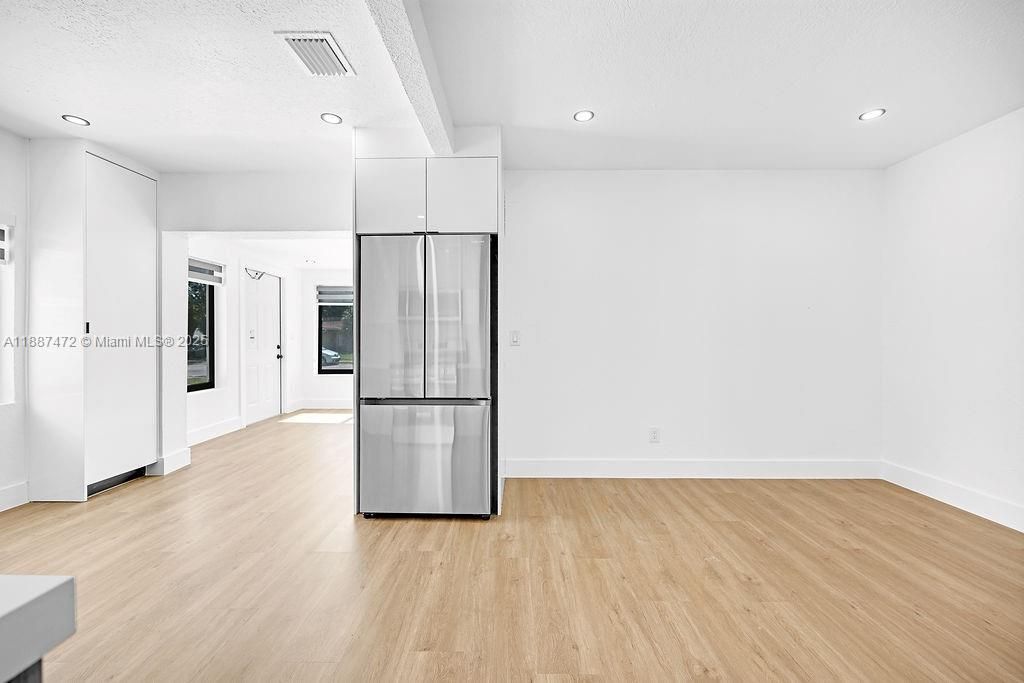 合同活跃: $1,550,000 (0 贝兹, 0 浴室, 3784 平方英尺)