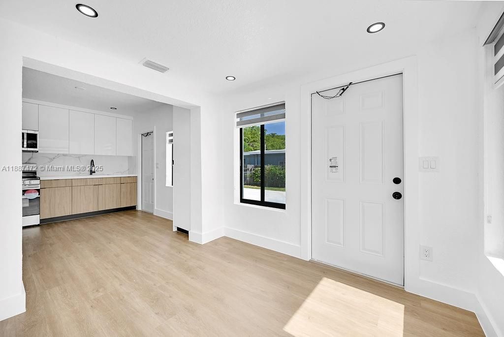 合同活跃: $1,550,000 (0 贝兹, 0 浴室, 3784 平方英尺)