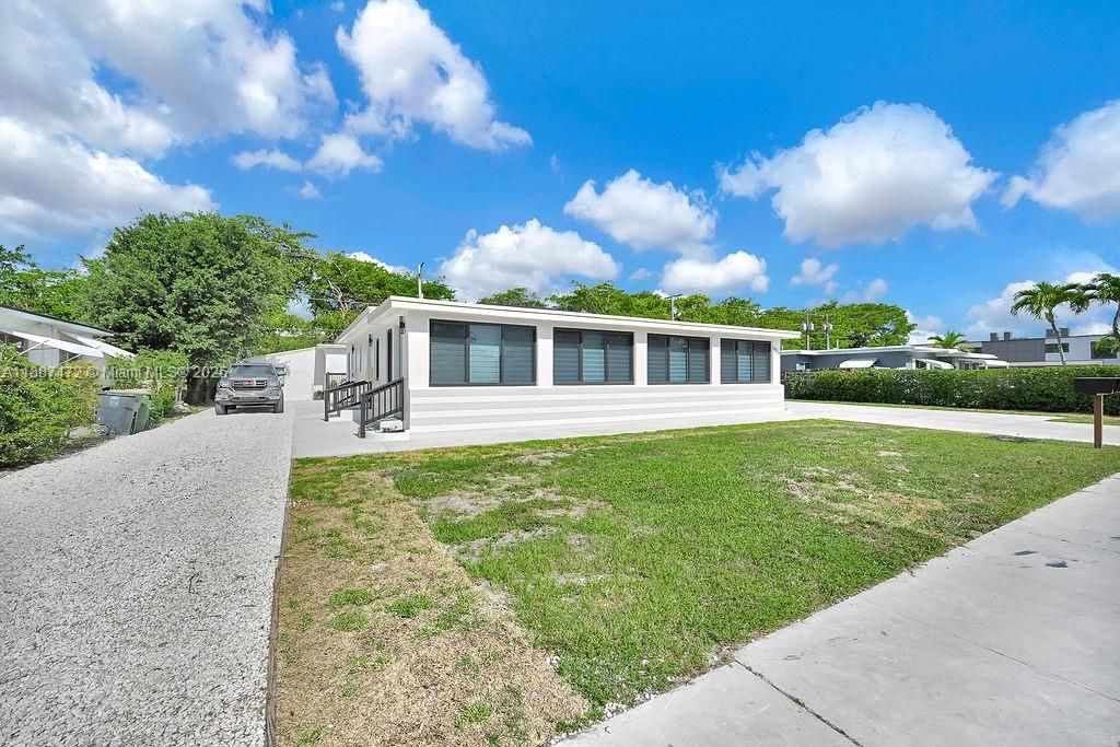 合同活跃: $1,550,000 (0 贝兹, 0 浴室, 3784 平方英尺)