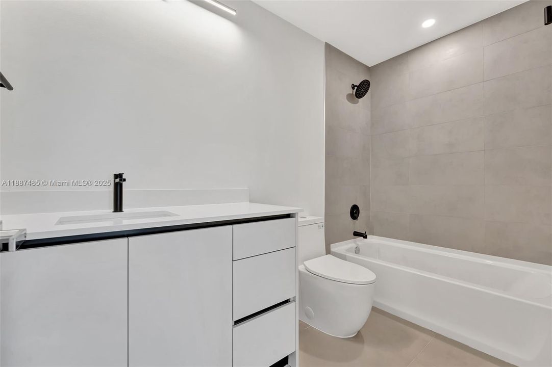 En Venta: $646,000 (3 camas, 2 baños, 1636 Pies cuadrados)