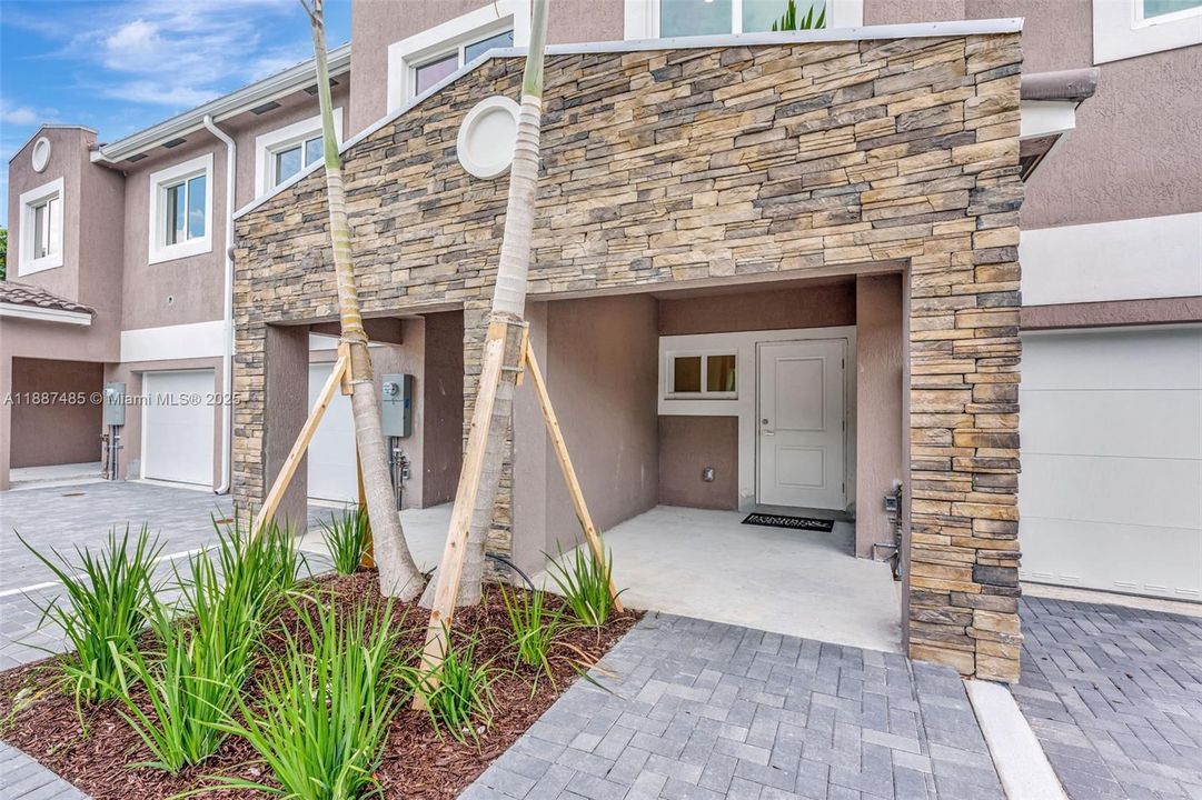 En Venta: $646,000 (3 camas, 2 baños, 1636 Pies cuadrados)