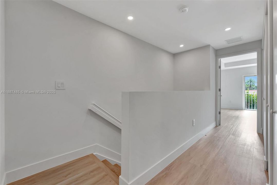 En Venta: $646,000 (3 camas, 2 baños, 1636 Pies cuadrados)