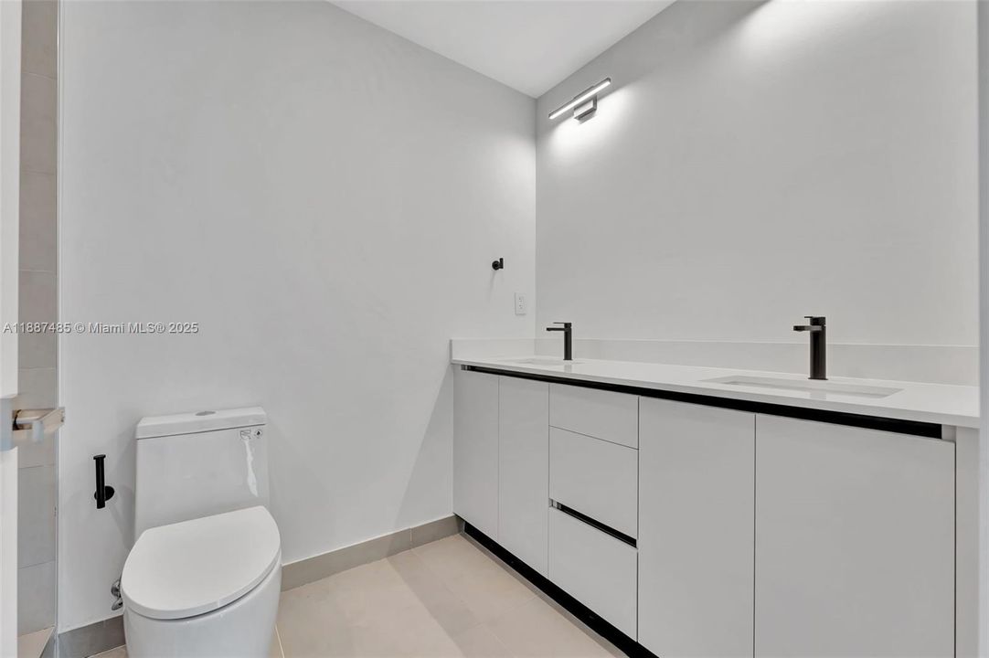 En Venta: $646,000 (3 camas, 2 baños, 1636 Pies cuadrados)