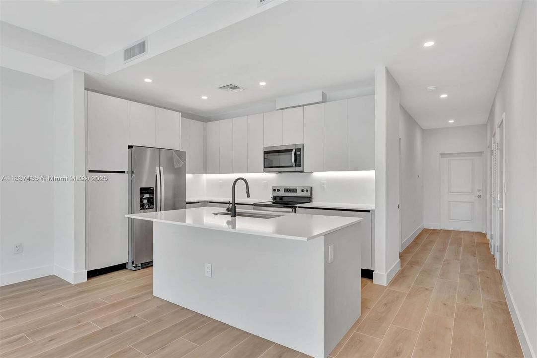 En Venta: $646,000 (3 camas, 2 baños, 1636 Pies cuadrados)