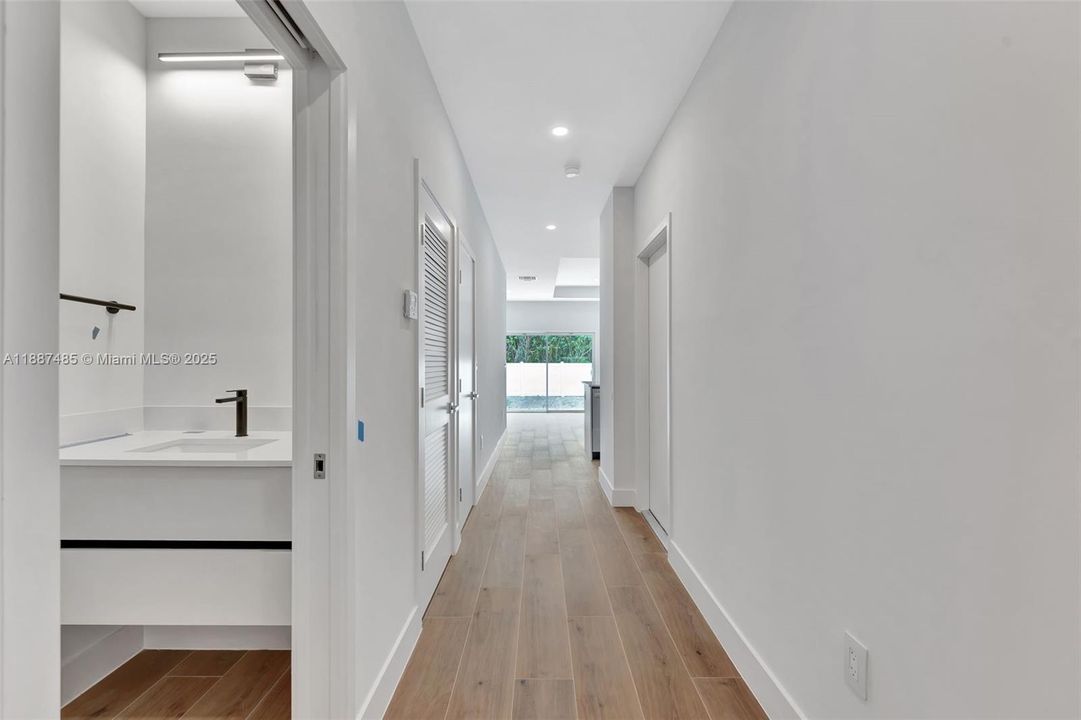 En Venta: $646,000 (3 camas, 2 baños, 1636 Pies cuadrados)