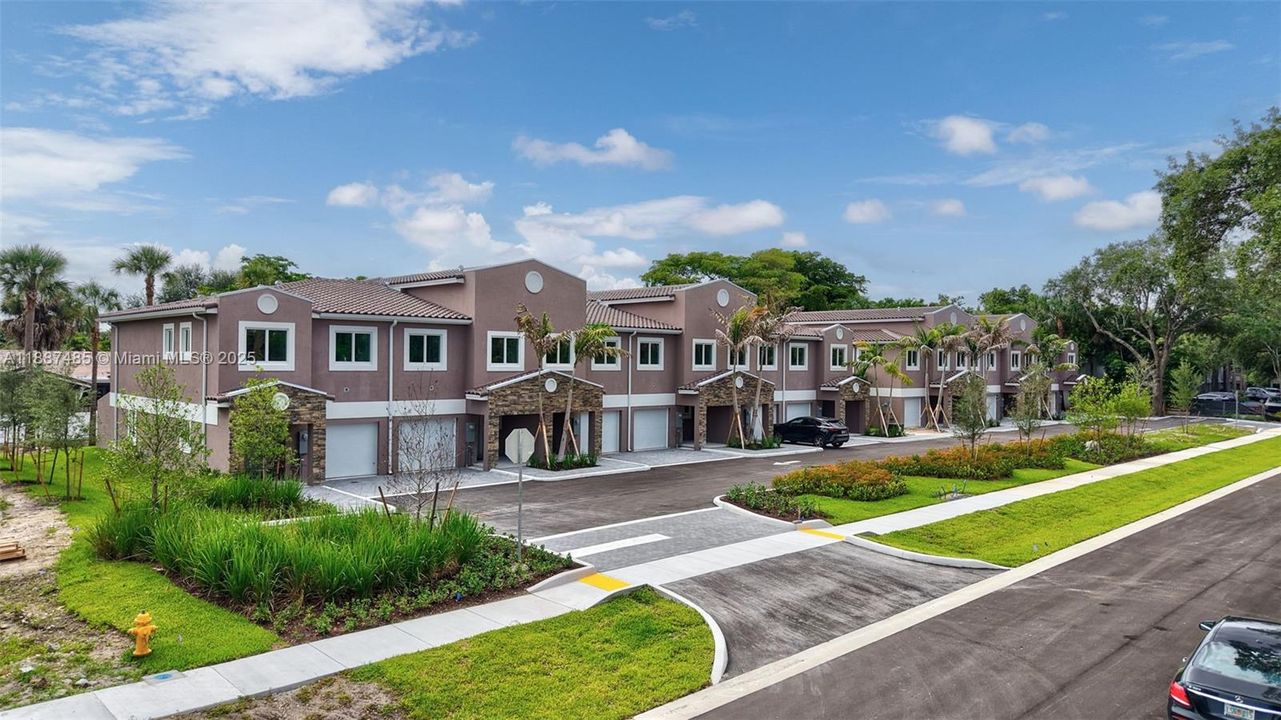 En Venta: $646,000 (3 camas, 2 baños, 1636 Pies cuadrados)