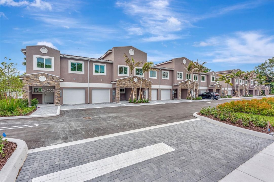 En Venta: $646,000 (3 camas, 2 baños, 1636 Pies cuadrados)