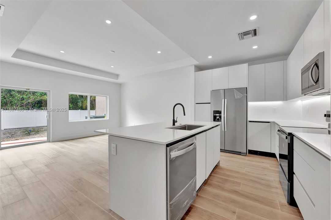 En Venta: $646,000 (3 camas, 2 baños, 1636 Pies cuadrados)