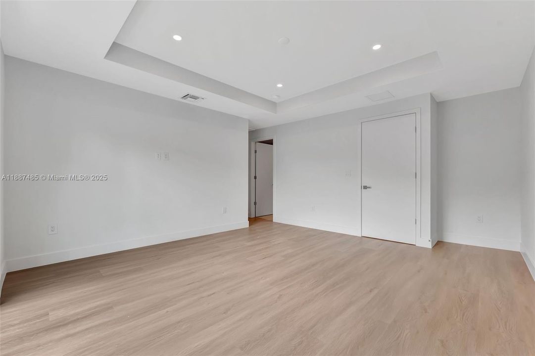 En Venta: $646,000 (3 camas, 2 baños, 1636 Pies cuadrados)