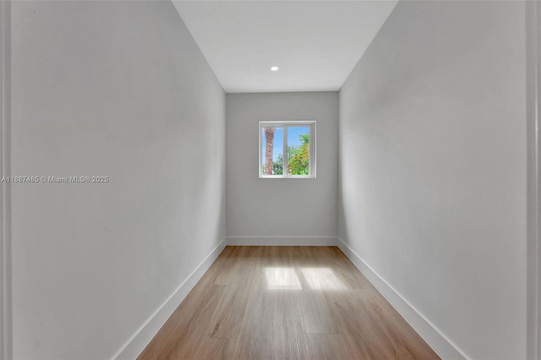 En Venta: $646,000 (3 camas, 2 baños, 1636 Pies cuadrados)