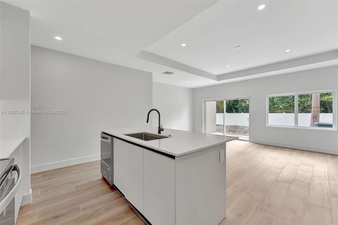 En Venta: $646,000 (3 camas, 2 baños, 1636 Pies cuadrados)