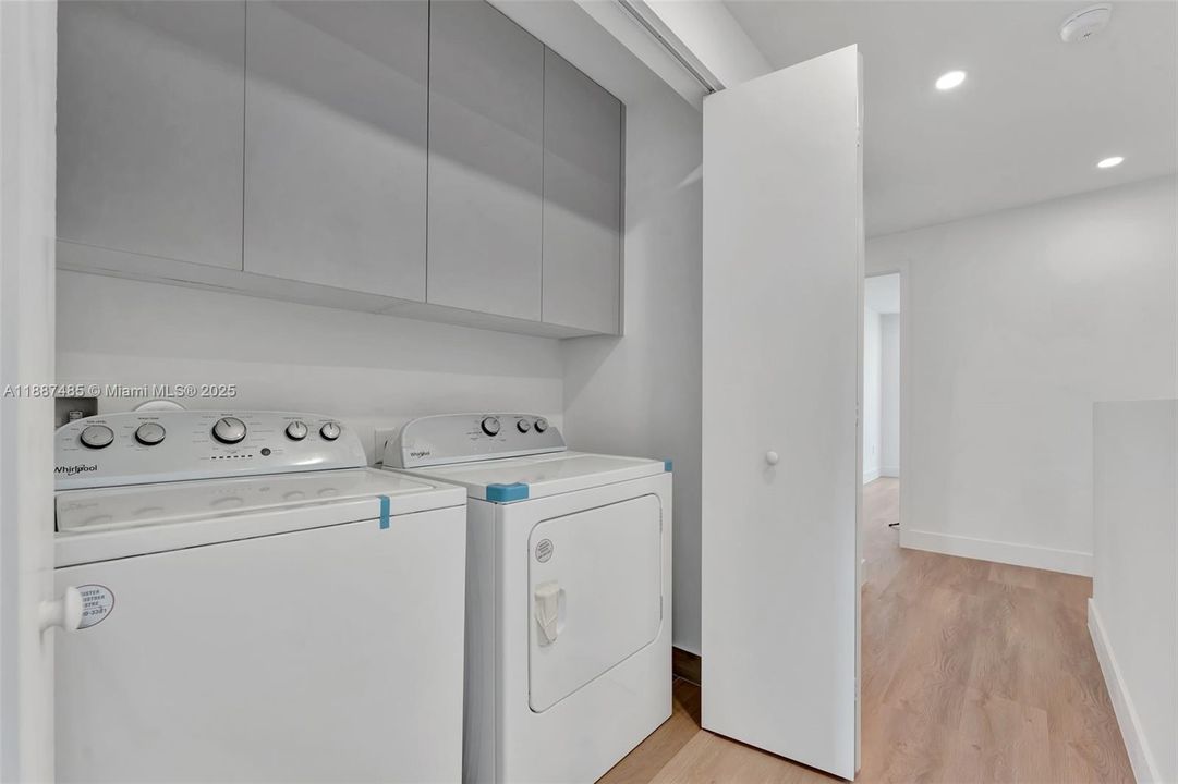 En Venta: $646,000 (3 camas, 2 baños, 1636 Pies cuadrados)