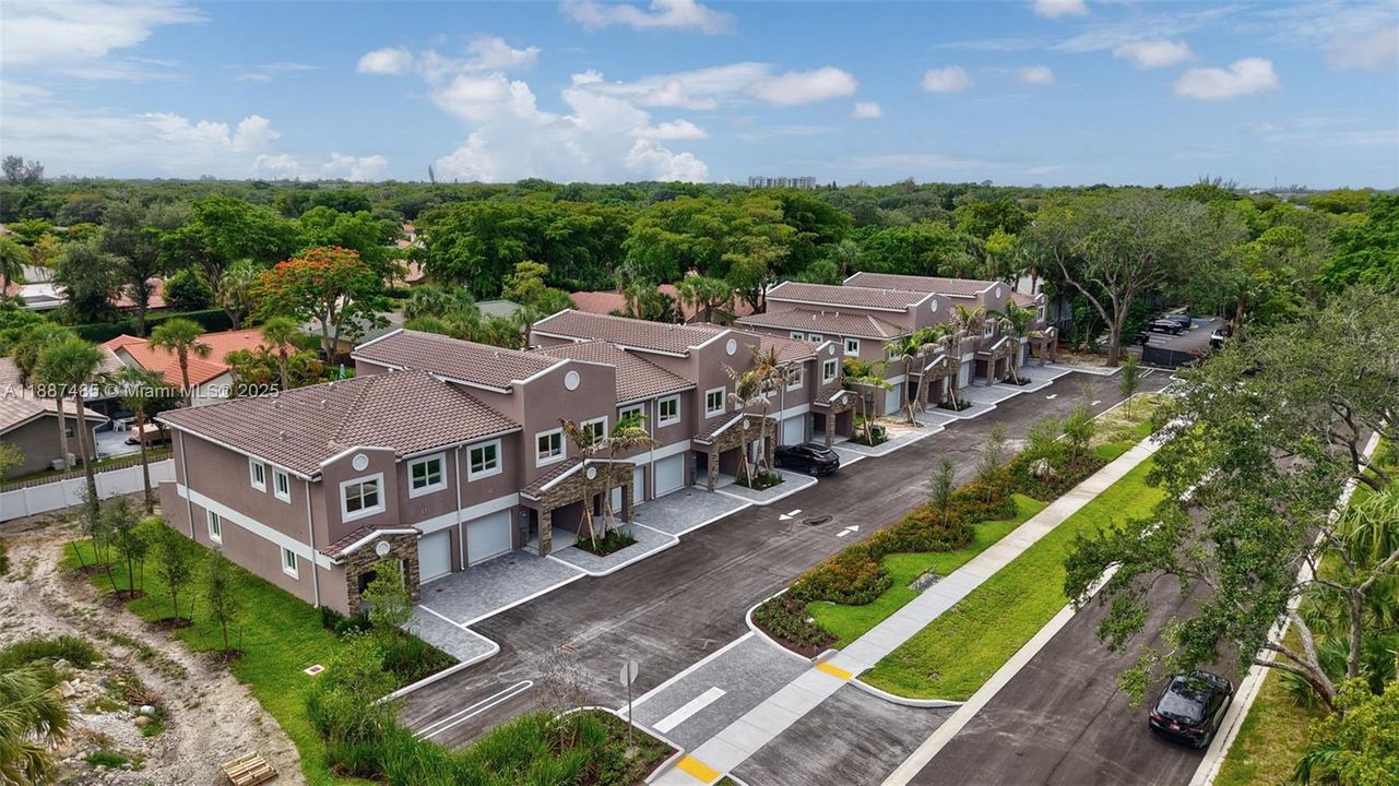 En Venta: $646,000 (3 camas, 2 baños, 1636 Pies cuadrados)