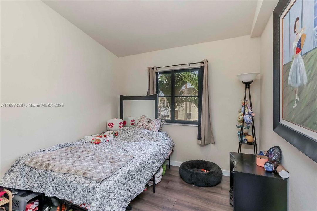 На продажу: $309,900 (3 спален, 2 ванн, 1032 Квадратных фут)