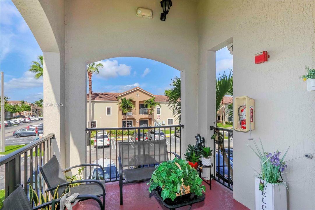 На продажу: $309,900 (3 спален, 2 ванн, 1032 Квадратных фут)