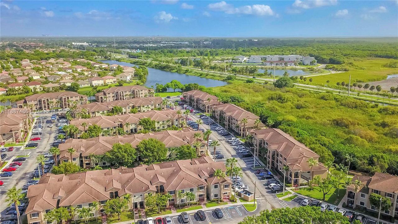 На продажу: $309,900 (3 спален, 2 ванн, 1032 Квадратных фут)