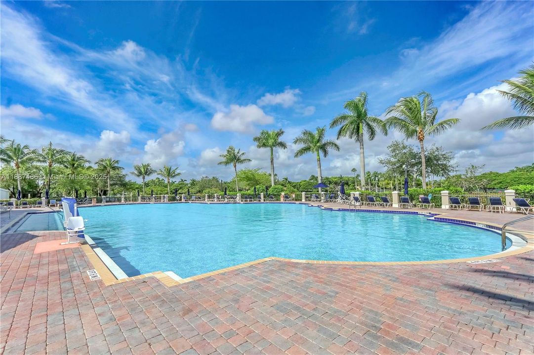 На продажу: $309,900 (3 спален, 2 ванн, 1032 Квадратных фут)