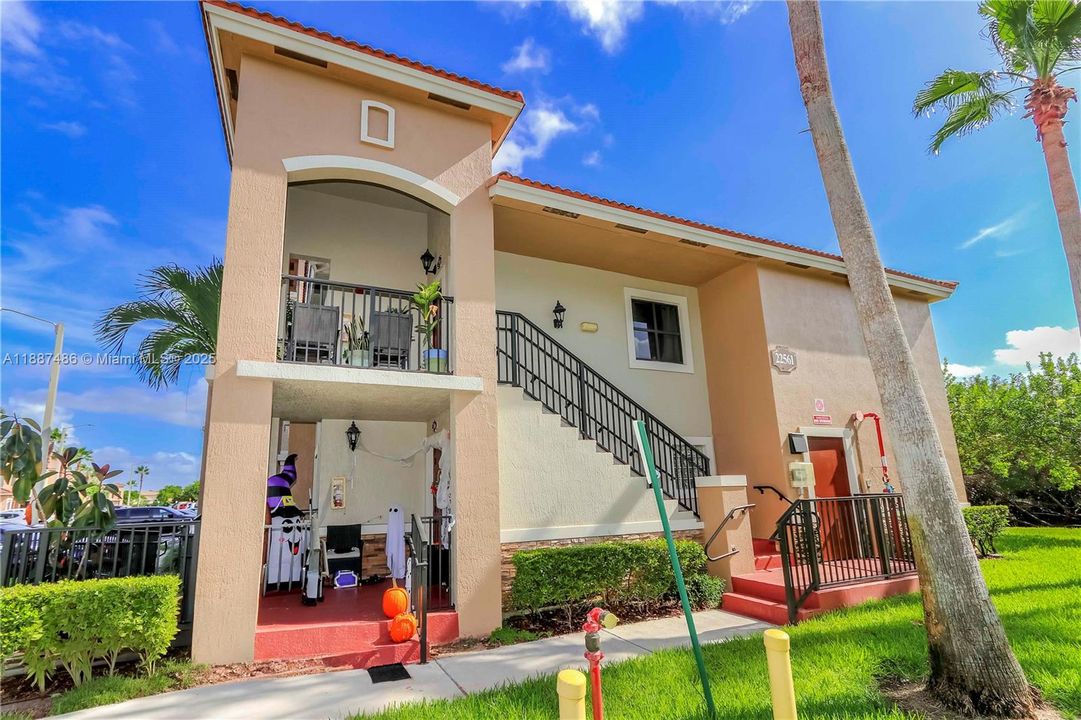 На продажу: $309,900 (3 спален, 2 ванн, 1032 Квадратных фут)