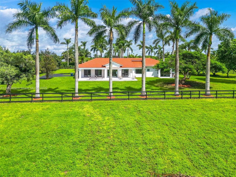 En Venta: $2,245,000 (4 camas, 4 baños, 2463 Pies cuadrados)