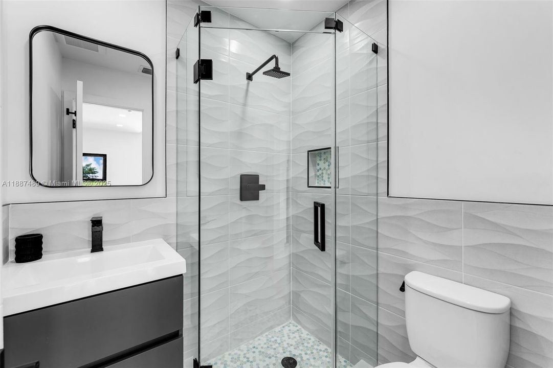 En Venta: $2,245,000 (4 camas, 4 baños, 2463 Pies cuadrados)