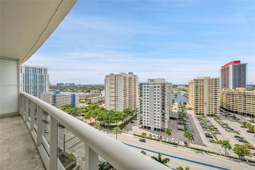 На продажу: $1,050,000 (3 спален, 3 ванн, 1571 Квадратных фут)