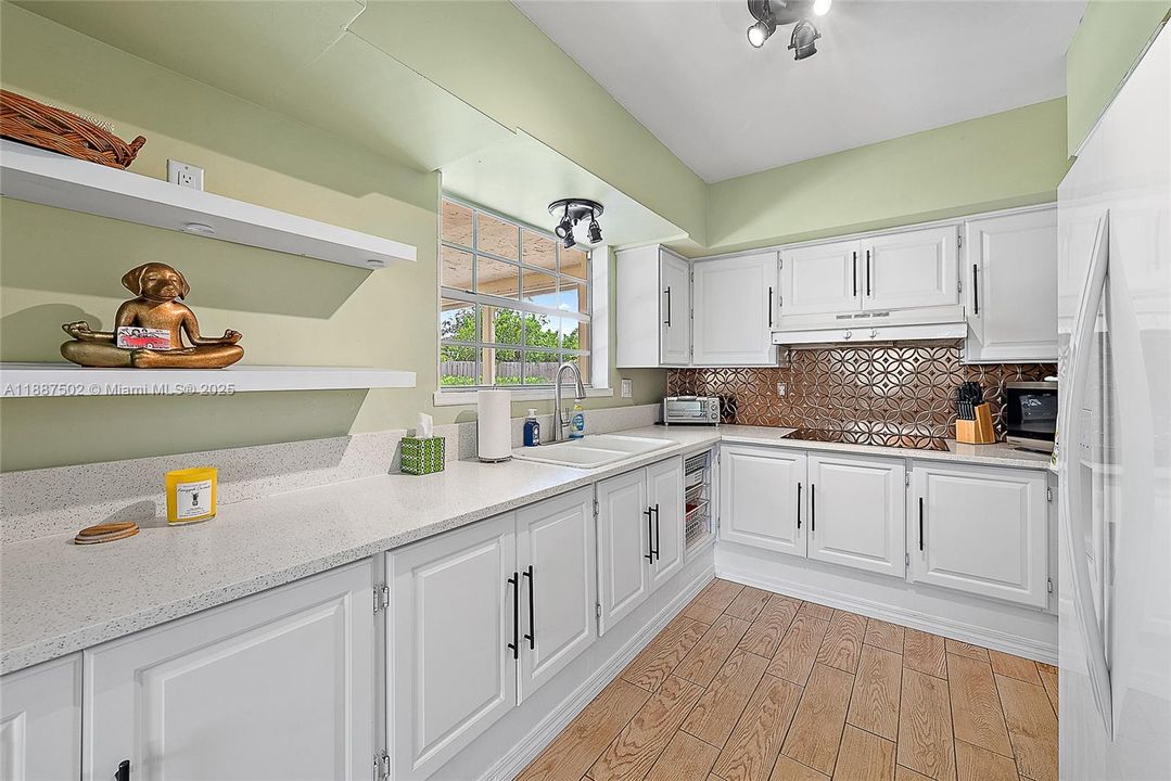 For Sale: $750,000 (3 beds, 2 baths, 1350 Square Feet)