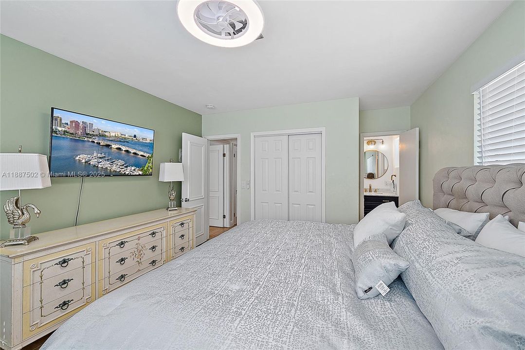 For Sale: $750,000 (3 beds, 2 baths, 1350 Square Feet)