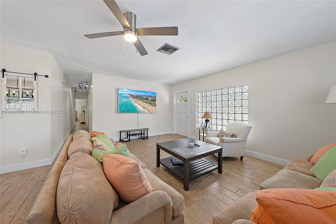 For Sale: $750,000 (3 beds, 2 baths, 1350 Square Feet)