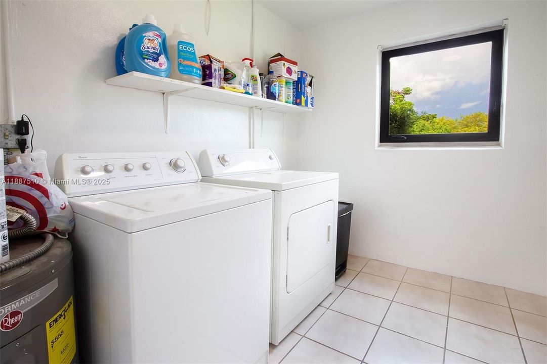 На продажу: $519,000 (2 спален, 2 ванн, 1121 Квадратных фут)