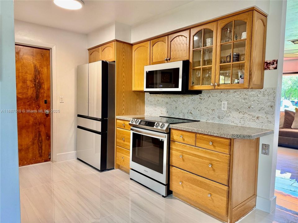 На продажу: $519,000 (2 спален, 2 ванн, 1121 Квадратных фут)