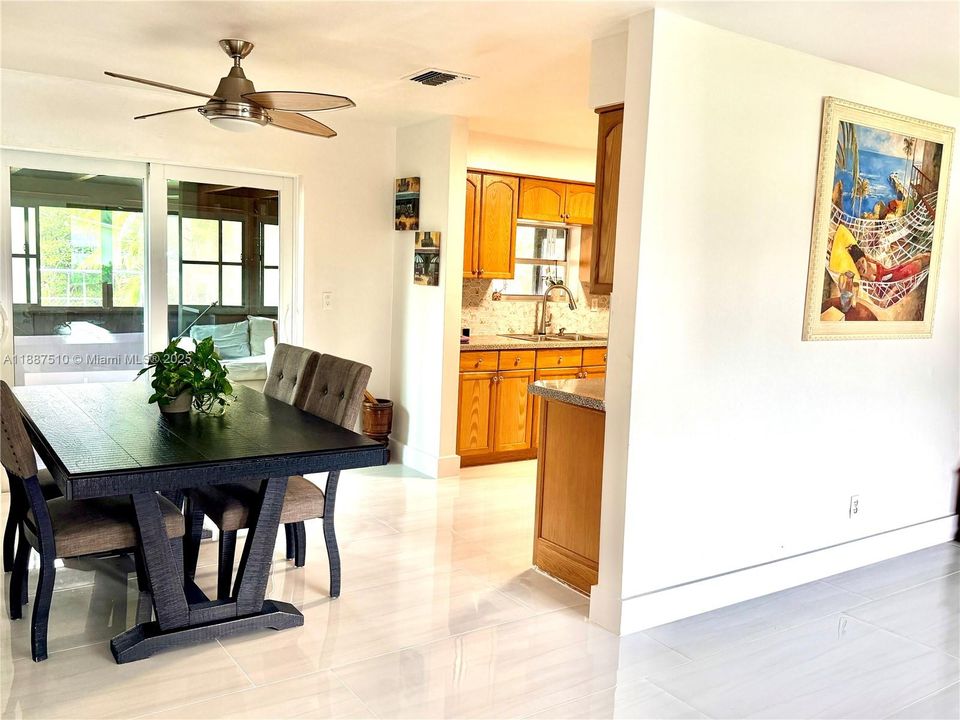 На продажу: $519,000 (2 спален, 2 ванн, 1121 Квадратных фут)