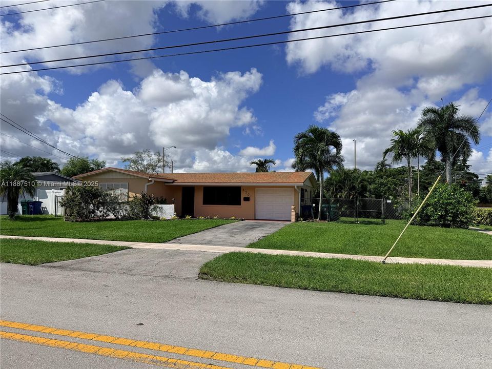 На продажу: $519,000 (2 спален, 2 ванн, 1121 Квадратных фут)