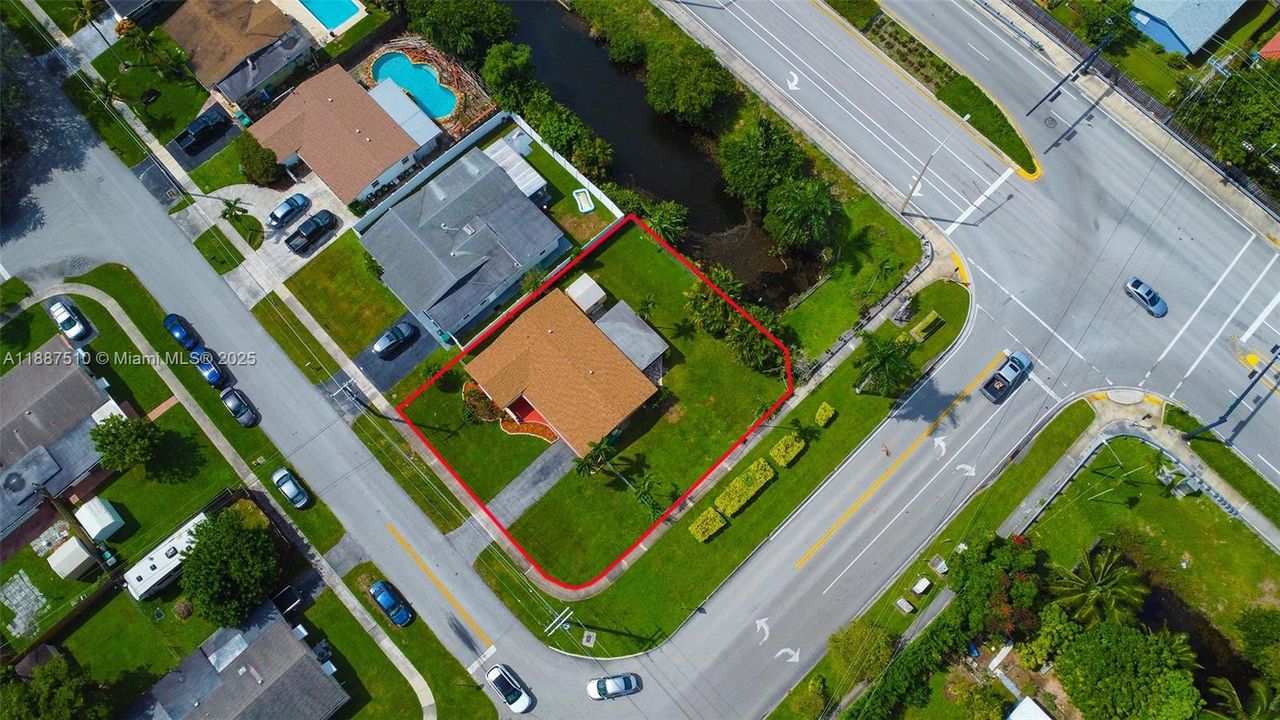 На продажу: $519,000 (2 спален, 2 ванн, 1121 Квадратных фут)