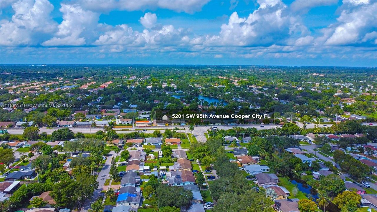 На продажу: $519,000 (2 спален, 2 ванн, 1121 Квадратных фут)