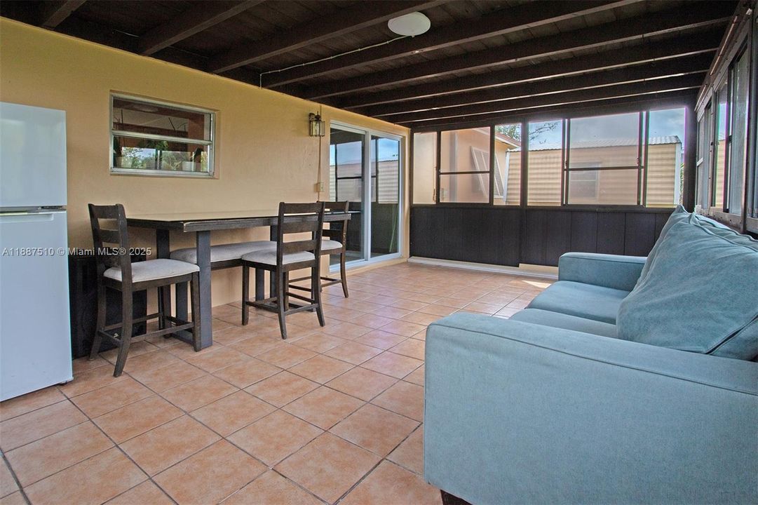 На продажу: $519,000 (2 спален, 2 ванн, 1121 Квадратных фут)