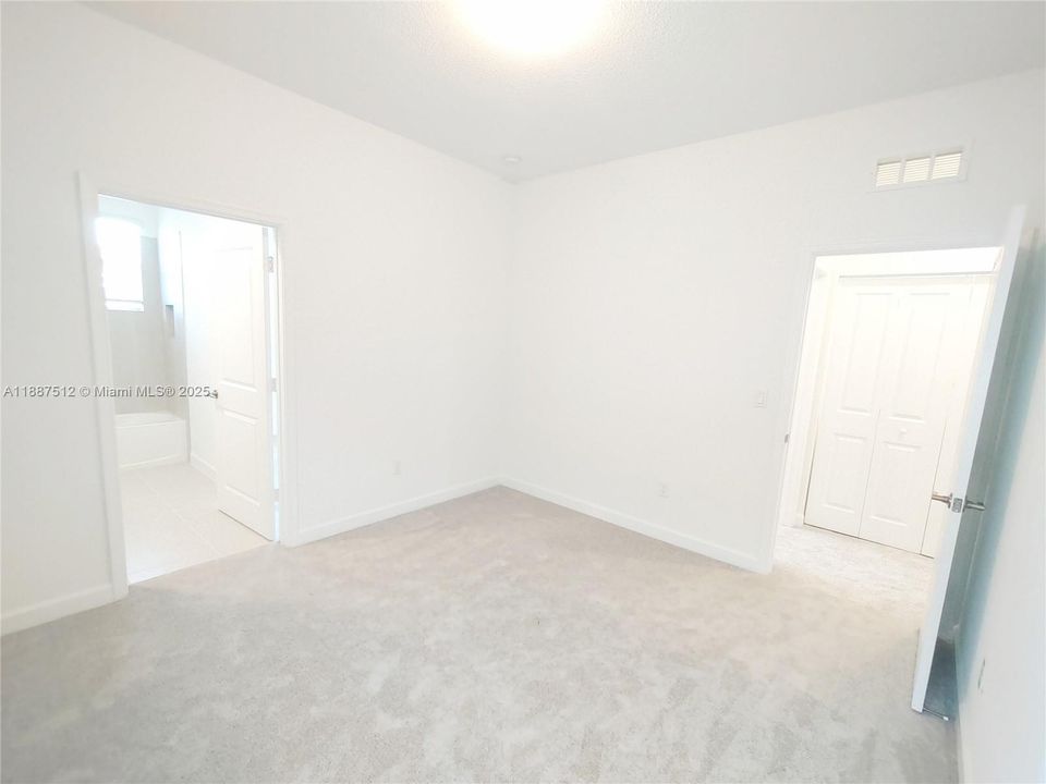 Recently Rented: $2,500 (3 beds, 2 baths, 1820 Square Feet)