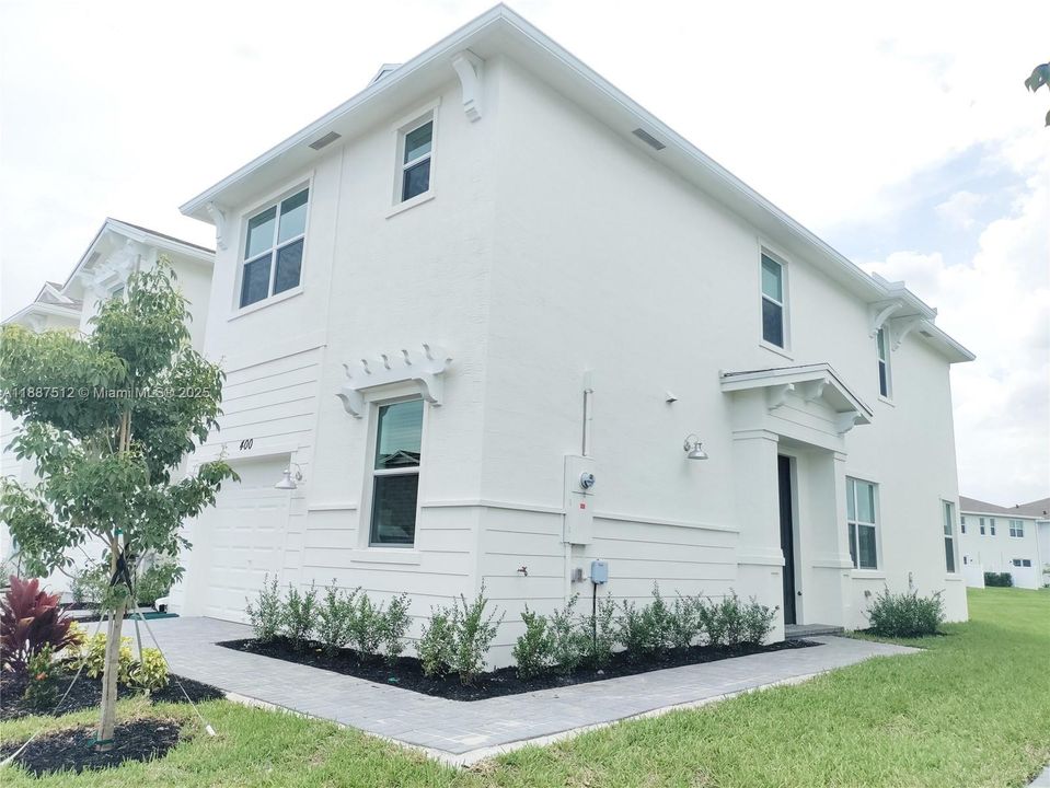 Recently Rented: $2,500 (3 beds, 2 baths, 1820 Square Feet)