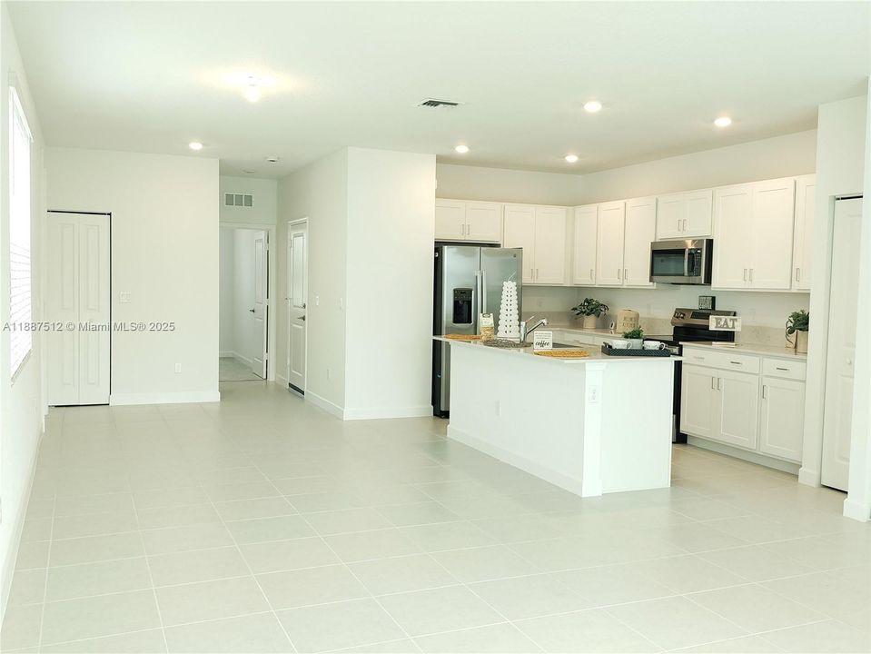 Recently Rented: $2,500 (3 beds, 2 baths, 1820 Square Feet)