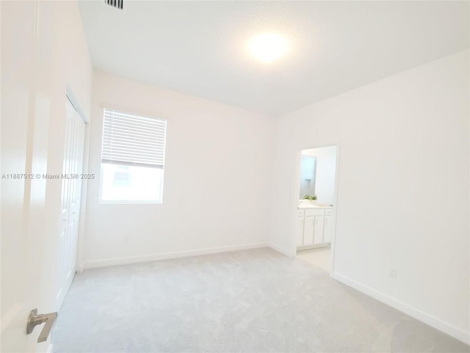 Recently Rented: $2,500 (3 beds, 2 baths, 1820 Square Feet)