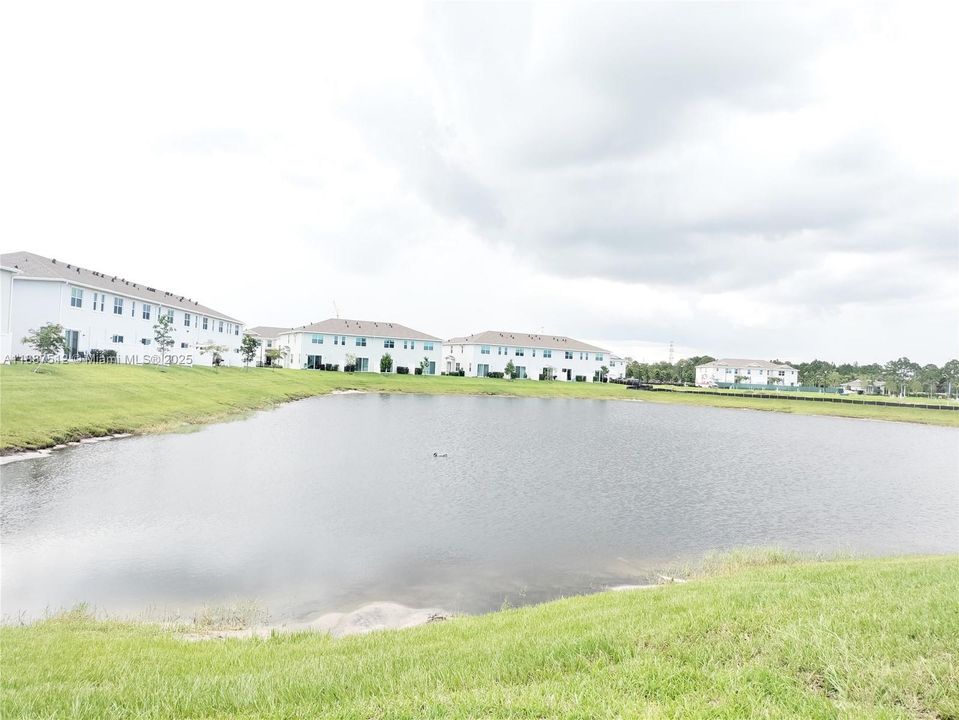 Recently Rented: $2,500 (3 beds, 2 baths, 1820 Square Feet)