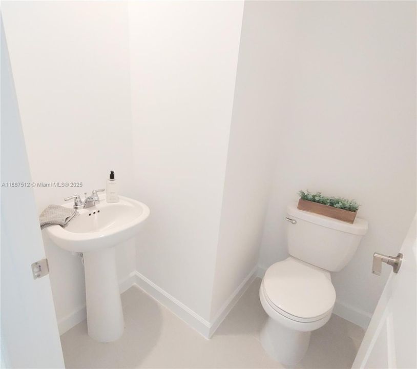 Recently Rented: $2,500 (3 beds, 2 baths, 1820 Square Feet)