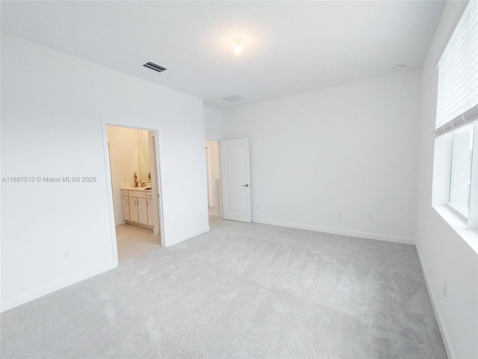 Recently Rented: $2,500 (3 beds, 2 baths, 1820 Square Feet)