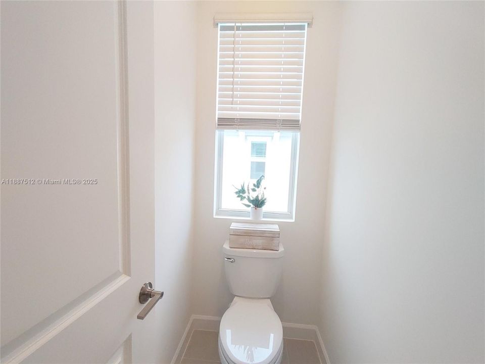 Recently Rented: $2,500 (3 beds, 2 baths, 1820 Square Feet)