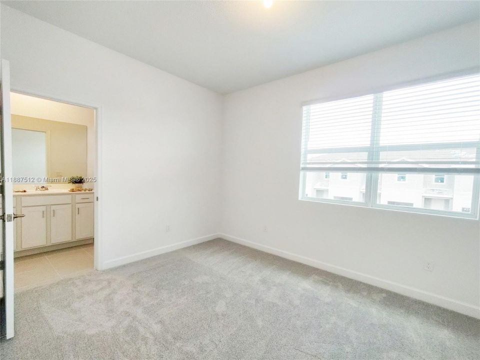 Recently Rented: $2,500 (3 beds, 2 baths, 1820 Square Feet)