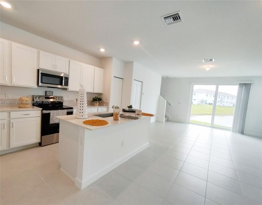 Recently Rented: $2,500 (3 beds, 2 baths, 1820 Square Feet)