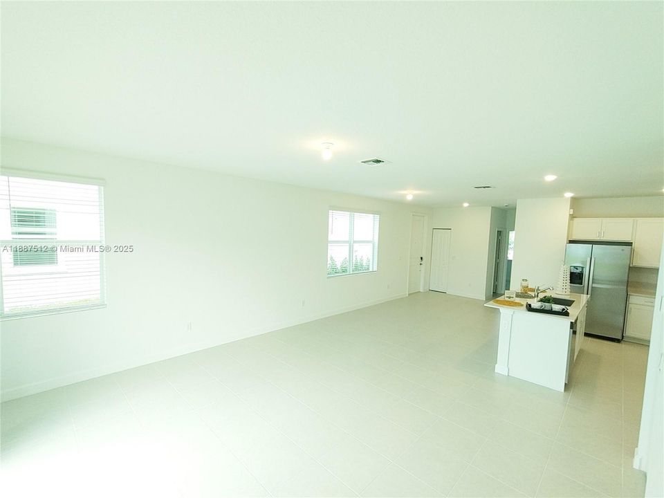 Recently Rented: $2,500 (3 beds, 2 baths, 1820 Square Feet)