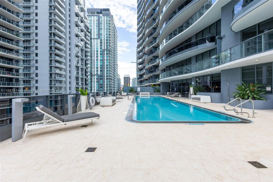 Active With Contract: $9,000 (2 beds, 2 baths, 1334 Square Feet)