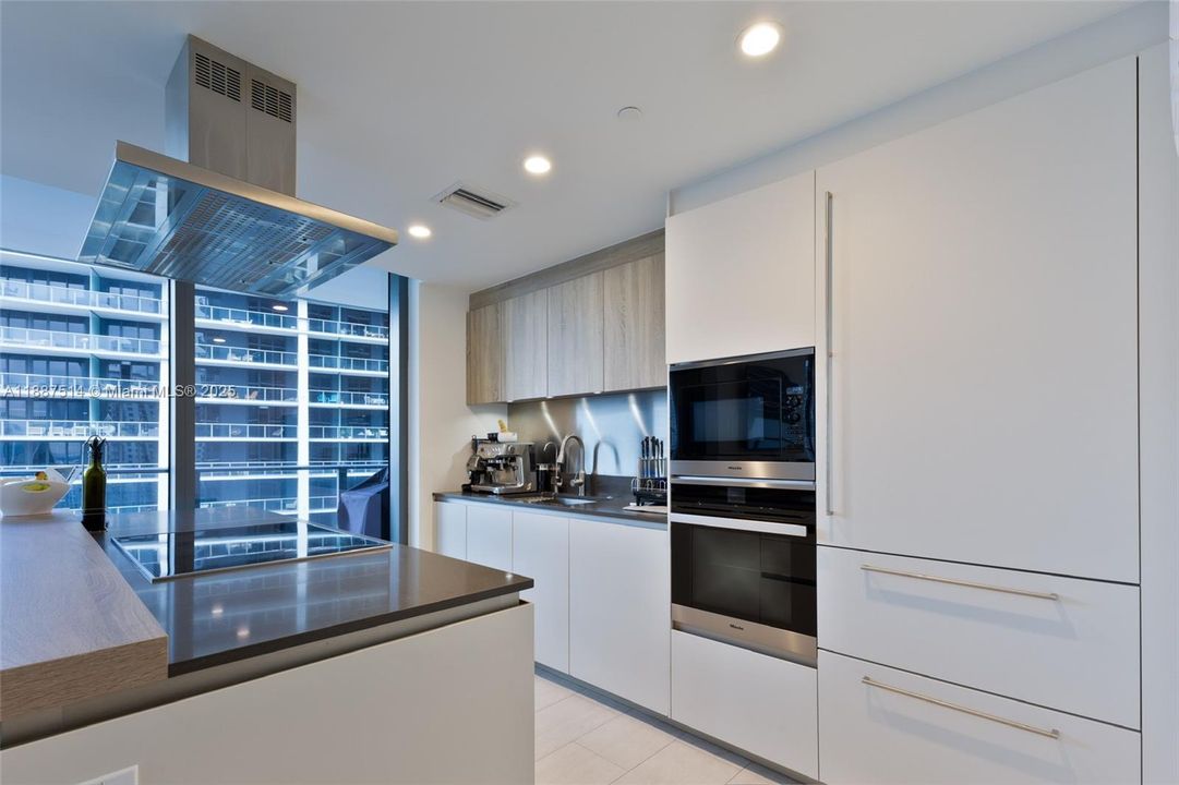 Active With Contract: $9,000 (2 beds, 2 baths, 1334 Square Feet)