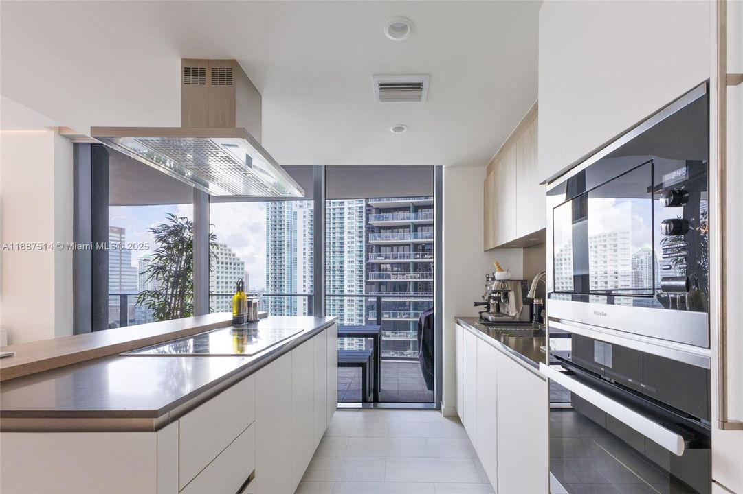 Active With Contract: $9,000 (2 beds, 2 baths, 1334 Square Feet)