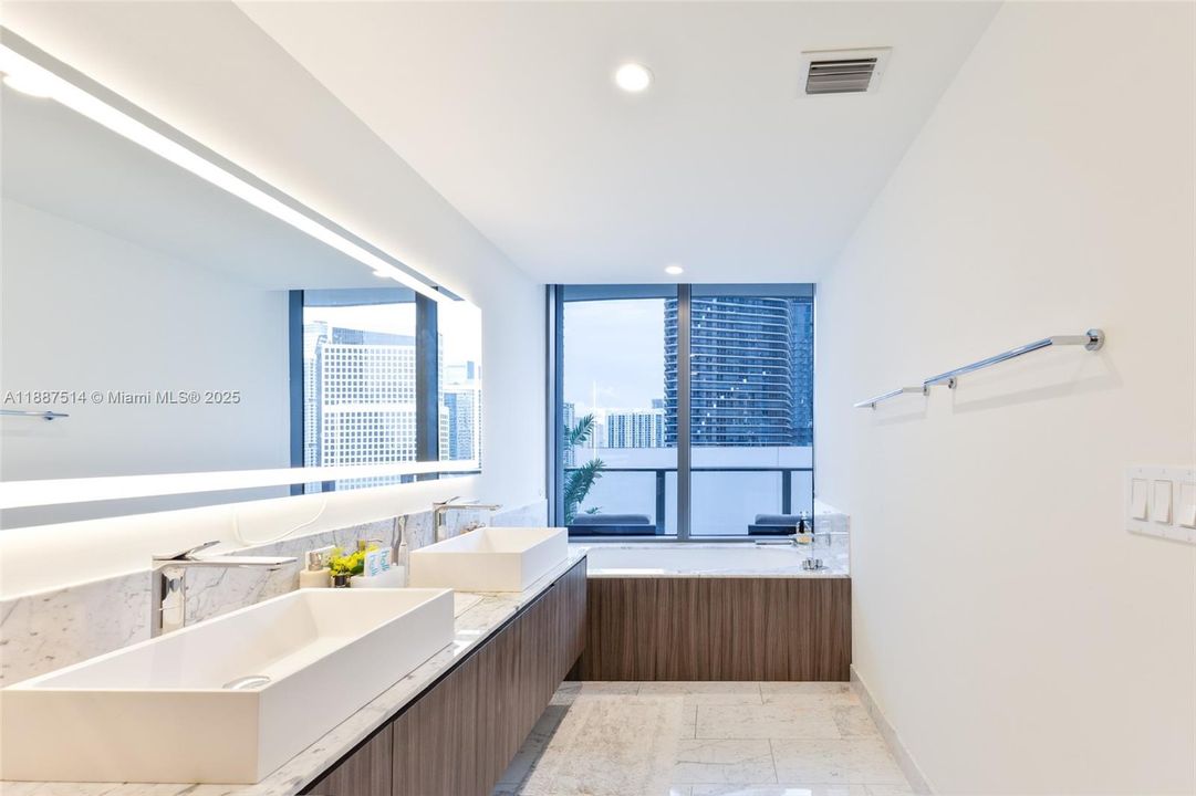 Active With Contract: $9,000 (2 beds, 2 baths, 1334 Square Feet)